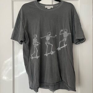 Gray Skeleton Skateboard Graphic T-Shirt